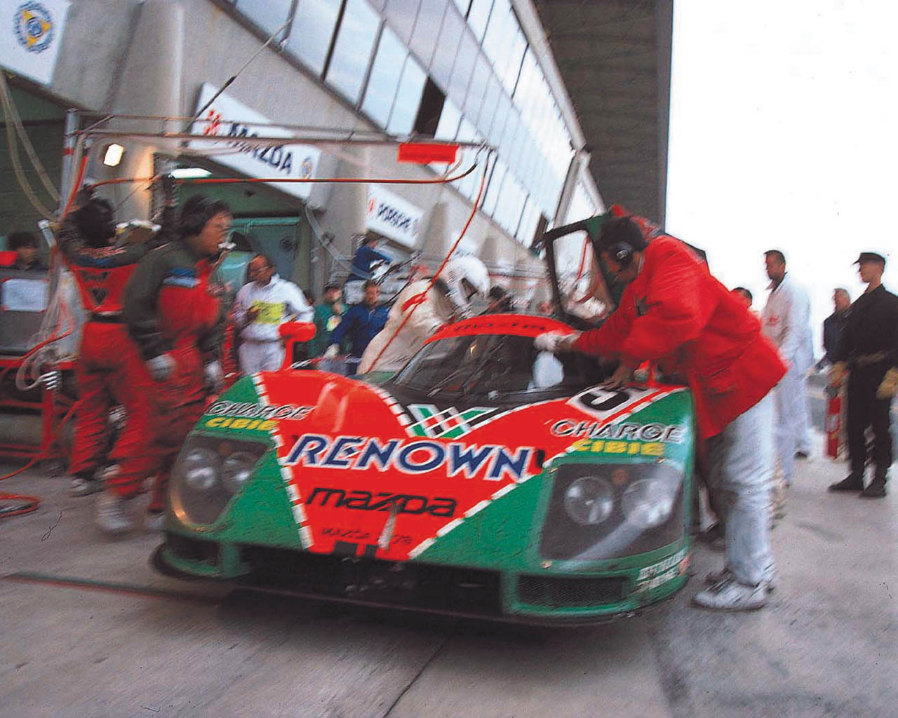 787B pit stop