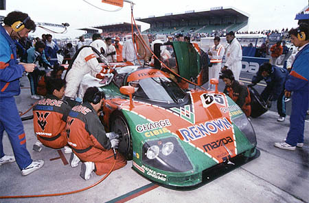 787B pit stop